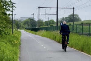 Federale en gewestelijke overheden en spoorwegmaatschappijen werken samen voor de uitrol van cyclostrades langs het spoor