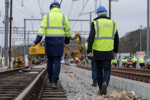 Le RER avance: installation des aiguillages sur les 4 voies ferrées à Ottignies